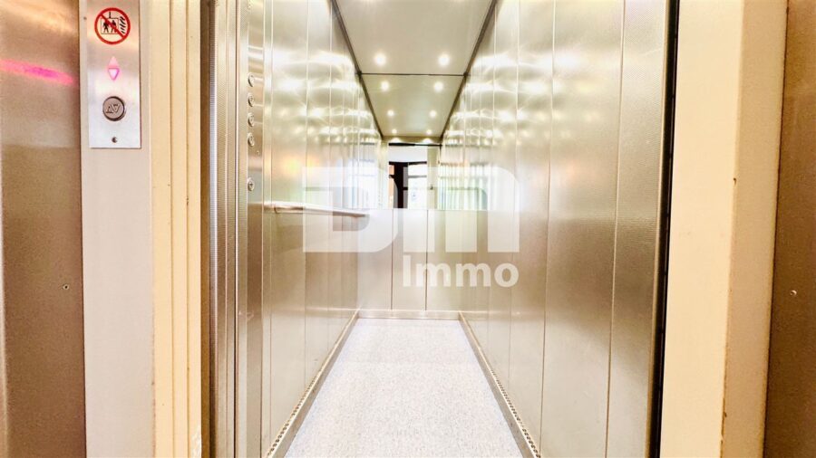 Umfangreich sanierte 4-Zimmerwohnung im EG mit Balkon in hervorragender Wohnlage - Fahrstuhl